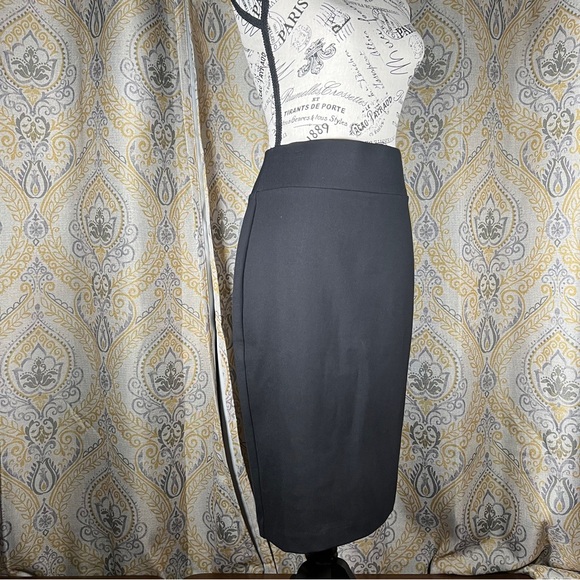 NWT INC Curvy 'Core Fashion' Mid-rise Black Pencil Skirt - Size XS - Picture 3 of 9